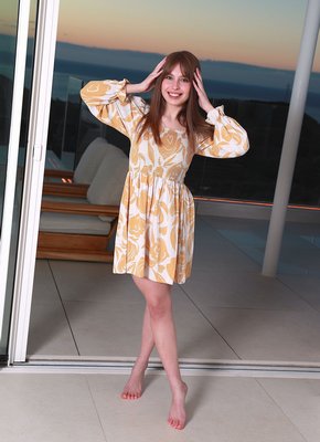 Горячая штучка устроила стриптиз на камеру